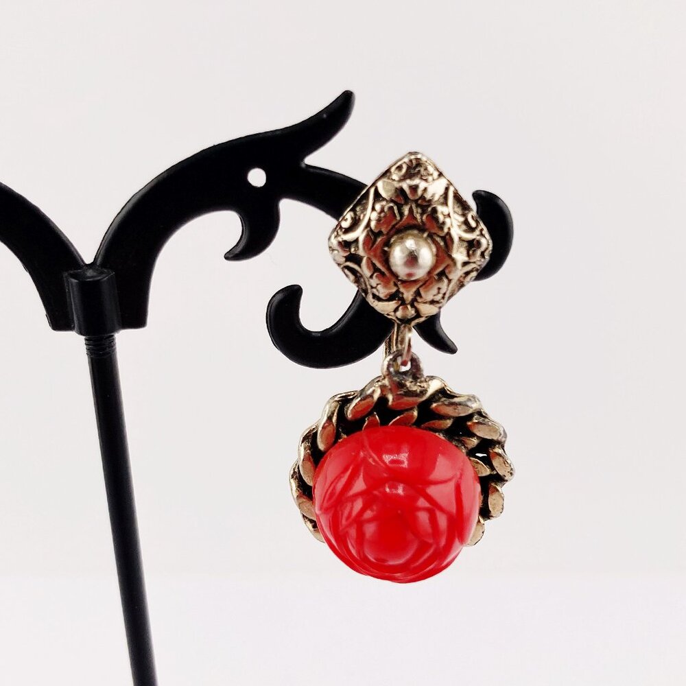 VINTAGE Red plastic rose and silver tone metal choker necklace & earring set - Picture 13 of 15